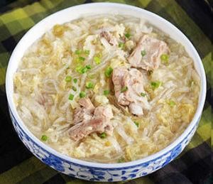 排骨燉酸菜 排骨燉酸菜