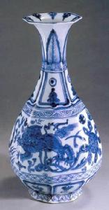 青花獅球紋八棱玉壺春瓶 青花獅球紋八棱玉壺春瓶