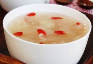 銀耳雪梨甜湯 銀耳雪梨甜湯