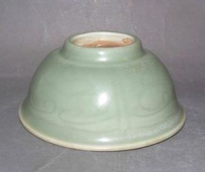 龍泉窯青瓷刻花碗