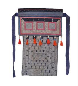 苗族挑花飾海貝背帶 苗族挑花飾海貝背帶