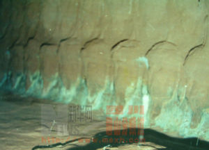 神倉寺崖墓內左側佛像