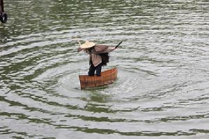 表演掌控船的絕技