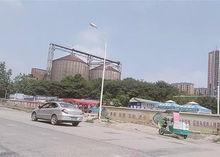 學校旁的化工廠