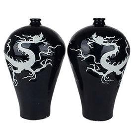 霽藍釉白龍紋梅瓶 霽藍釉白龍紋梅瓶