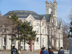 加拿大女王大學