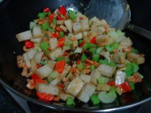 西芹蝦乾炒魚餅 西芹蝦乾炒魚餅