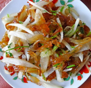 拌蘿蔔海蜇絲 拌蘿蔔海蜇絲