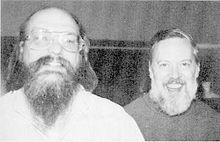 肯·湯普遜（左）與丹尼斯·里奇