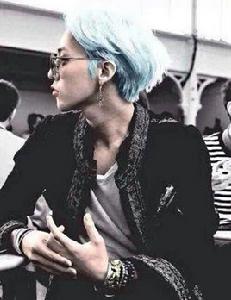 hello[BigBang權志龍歌曲(feat dara of 2NE1)]