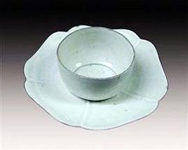 北宋白釉官款花式口托盞 北宋白釉官款花式口托盞