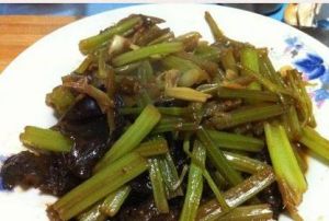 醬爆芹菜木耳 醬爆芹菜木耳