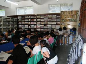 圖書室提供種類繁多的報刊和書籍