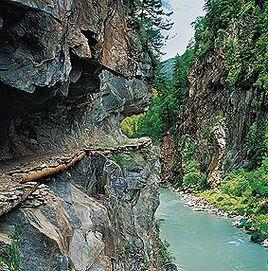 柯河—茸安高山峽谷生態旅遊風景區