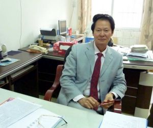 大隊輔導員：溫畢泉，大學學歷，國小高級，主管少先隊工作。協助政教主任工作。