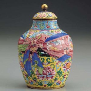 清乾隆內填琺瑯番蓮紋瓶 清乾隆內填琺瑯番蓮紋瓶