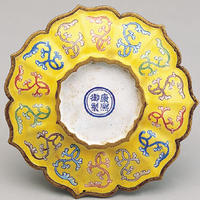 清康熙畫琺瑯蓮花式碟(款識)
