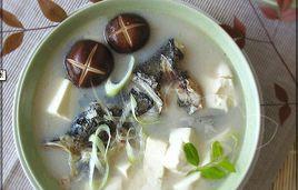 鰱魚燉豆腐湯
