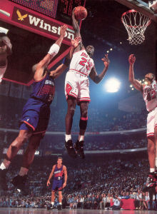 《籃球競賽規則裁判方法問答》