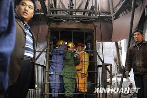 2009年9月8日，搶險隊員準備到發生瓦斯爆炸的平頂山新華四礦井下進行救援。