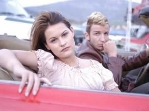 far away from home歌曲MV