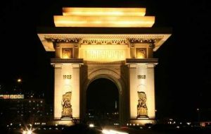 平壤凱旋門夜景