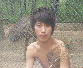 虐孔雀男 虐孔雀男