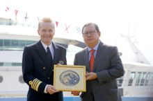 林建岳和“海洋水手號”船長出席啟航儀式