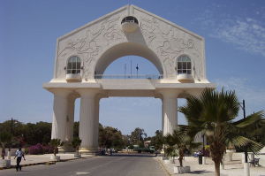 班珠爾入口的拱門