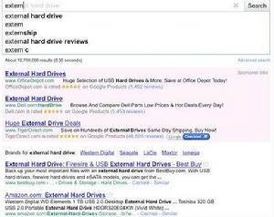 在輸入關鍵字的同時，谷歌會即時顯示相關搜尋結果