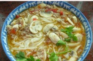 蘑菇肉碎面 蘑菇肉碎面
