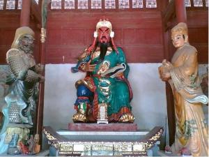 主殿高明殿前鐵塔