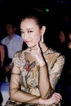 出席《時尚COSMO》21周年“美麗盛典”