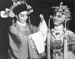 范瑞娟飾郭曖 呂瑞英(右)飾生平公主