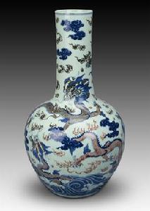 清道光青花釉里紅雲龍紋天球瓶