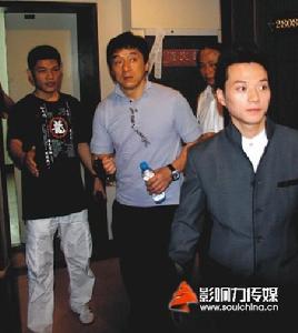 08年5月16日，田萬良成龍鄧長城四川賑災