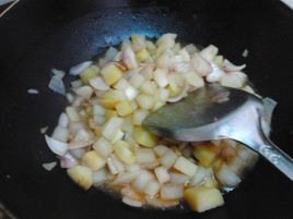 蔥香花生炒土豆蘿蔔丁 蔥香花生炒土豆蘿蔔丁