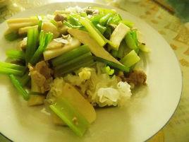 小炒芹菜銀耳 小炒芹菜銀耳