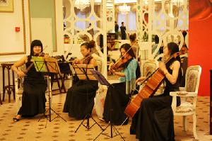 起士林大飯店餐廳環境