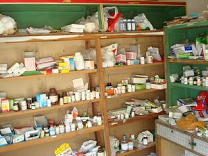 哈渣摩村-村委會衛生所藥房一角