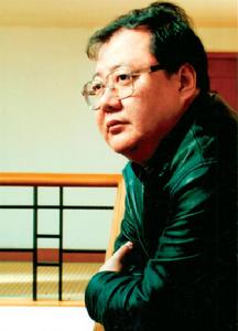 《聖殿般的雪山》作詞——吉狄馬加簡介