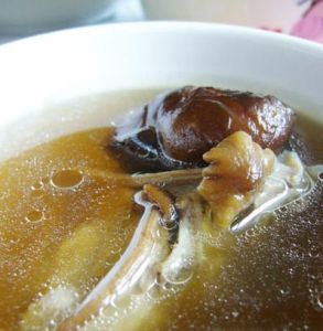 雙菇龍骨湯 雙菇龍骨湯