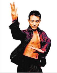 在2009年、2010年“葉問”題材撞車後，2011年輪到了“太極拳”。近日，華誼兄弟終於對外宣布開年首部巨製由李連杰和陳國富聯合監製的電影《太極》(暫定名)，而李連杰在片中將詮釋一位武術傳奇人物。有訊息稱，這是華誼對周星馳的一次狙擊，因為周星馳之前已經籌備了整整兩年，希望拍攝電影《太極》。