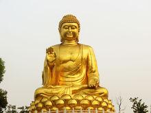 重慶華岩寺如來雕像