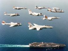 艦載機與卡爾·文森號航空母艦