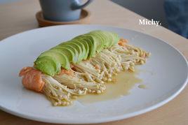 金針菇三文魚頭湯 金針菇三文魚頭湯