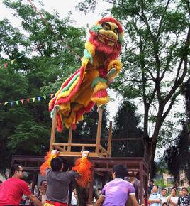 高台獅子舞 高台獅子舞