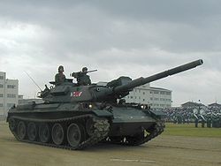 74式戰車依然是陸上自衛隊主力，因為90式過於昂貴而稀少