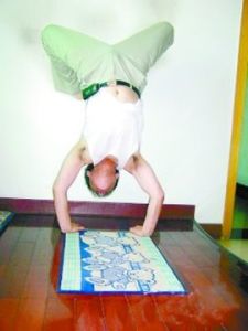 倒立伏地挺身 倒立伏地挺身