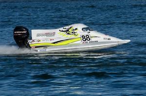 吳昺辰駕駛88號艇